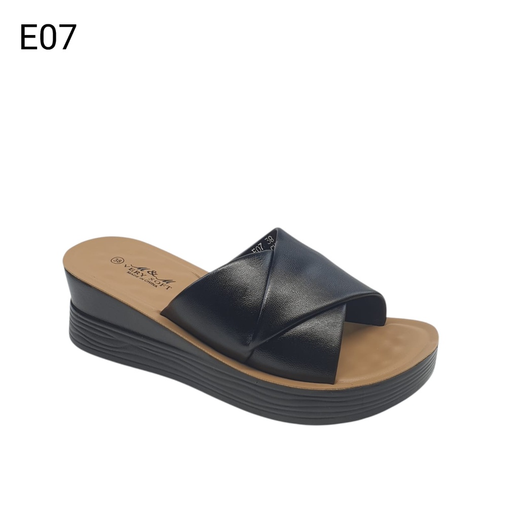 E07سبورت نسائي 37-41اسود A5